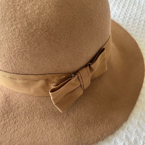 Beige Hat with Bow - Picture 2 of 3